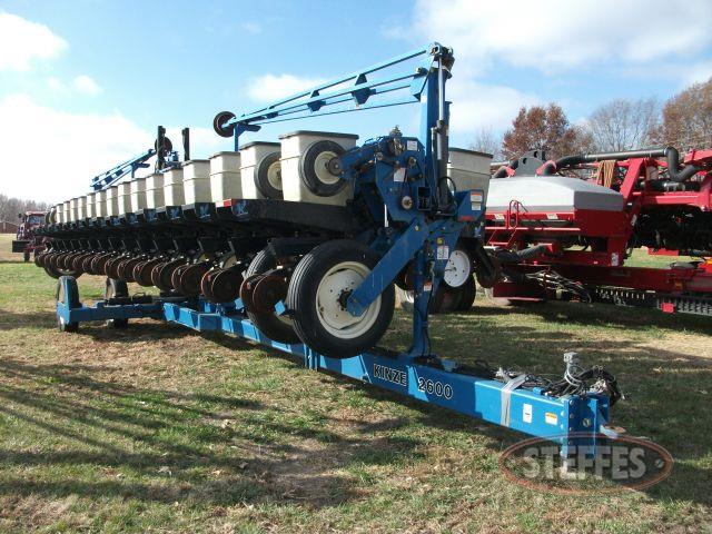 1998 Kinze 2600_1.jpg